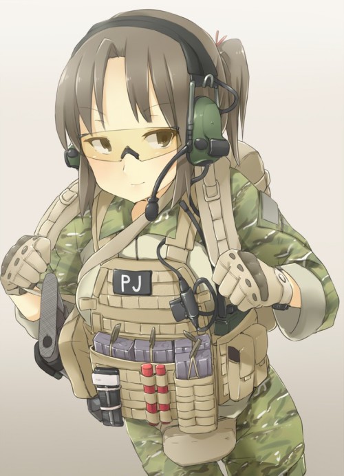calynntheassassinlady:  r34upyourass:  Military GirlsYes Sir!  Military girls–Nnnnnnnnggggghhhhh~The one with the cut shirt looks too much like me, and it looks like something my friends would do to me–
