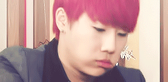 teuwoo-deactivated20130814:    sunggyu stuffing his face with strawberries ლ(́◉◞౪◟◉‵ლ)   