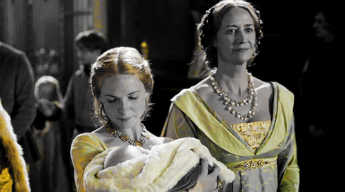 yelena-belxva: The White Queen (2013) | Episode 2: The Price of Power↳ Rebecca Ferguson as Lady Eliz