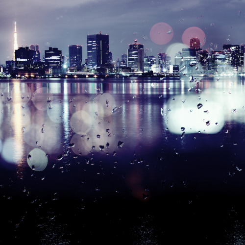 travelingcolors:  Rainy Tokyo | Japan (by yuta35) 