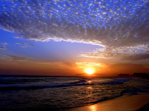 Praia da Barra da Tijuca by mariohowat on Flickr.