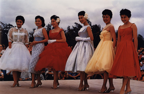 olivethomas:    Beauty Contestants, Kapiolani Park, Honolulu, Hawaii, 1958   