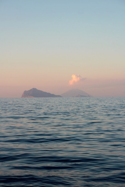 brutalgeneration:
“ Panarea e Stromboli (by -lonelyheart-)
”