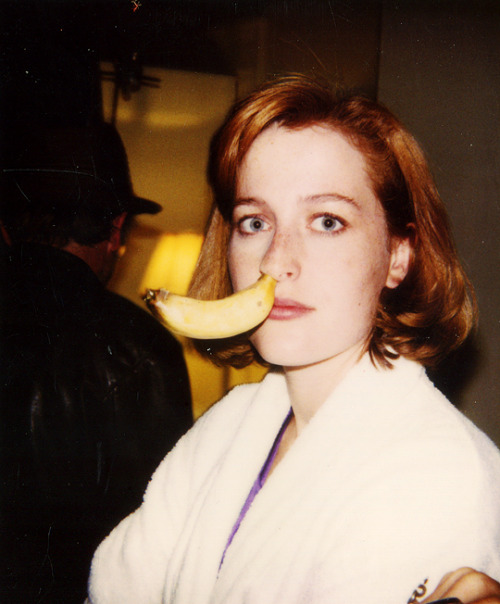 autumnimagining:qilliananderson:Gillian Anderson on the set of The X-Files.@80slesbiab