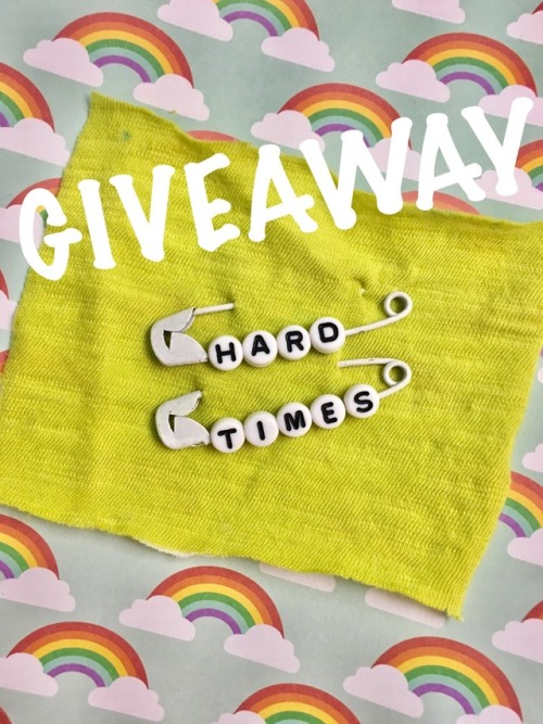 Dina Skaia on Twitter: “Giving away a handmade set of pins before #parahoy! More details at https://