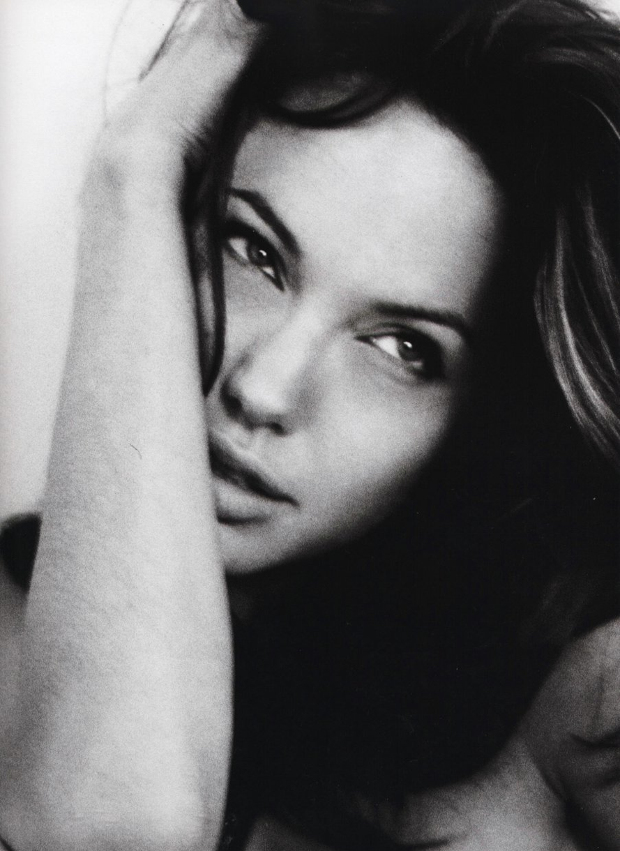 angelinajoliearchive:  &ldquo;Let me In&rdquo; by Mario Testino (2007) 