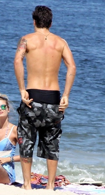 debriefed:  Papped: male supermodel Evandro Soldati at the beach 