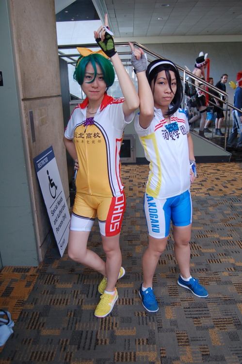 7enma:  all the yowamushi pedal cosplayers i took pictures of at otakon! if you see yourself feel free to repost as long as you credit me!   Ahhh!  That Makishima with the mismatched socks is demigirlmaki!