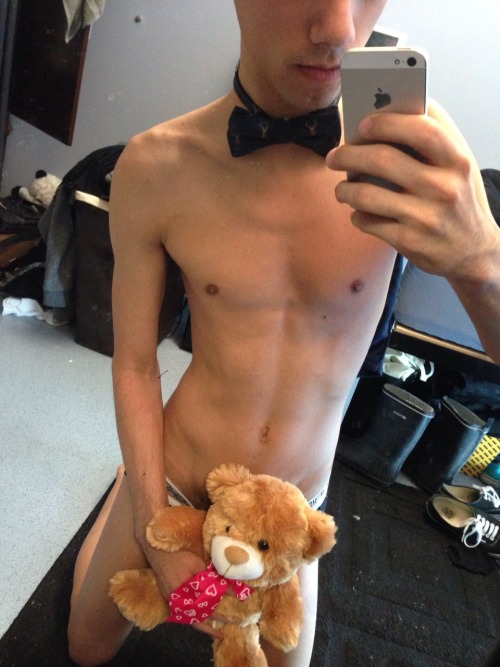 phillipshake: awh, look what austin sent me for valentines day. ❤️