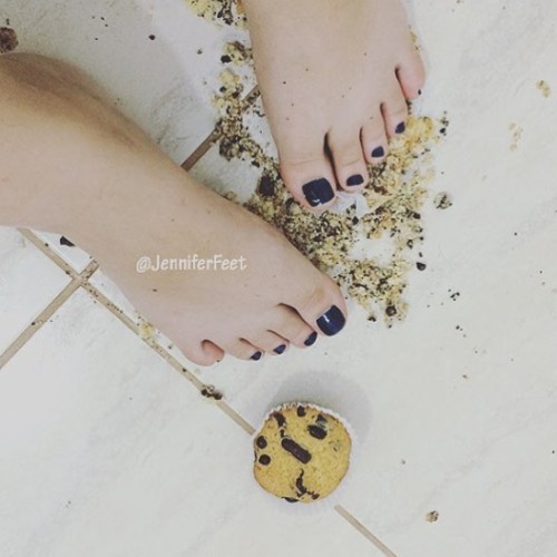 Pronto! Esta aqui sua comida!#jenniferfeet #crush #pes #podo #podolatria #blacknails #fetiche #ded