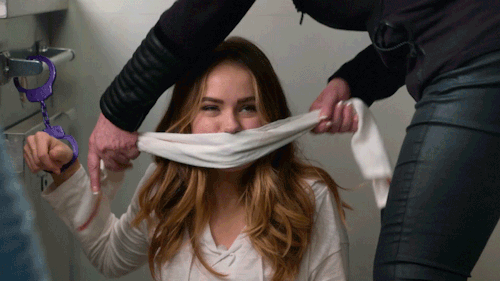 lets-kriyazur-rhan:frenchblazer:Debby Ryan in “Insatiable” S01E12Finally she gets a DID scene :DWoul