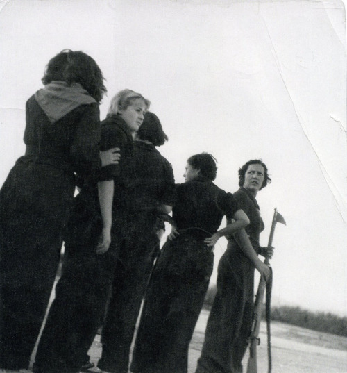 arditidelpopolo:  Mujeres Libres, “Free Women”, an anarcho-syndicalist women’s organisation within the Spanish CNT union in the 1930s, active in the Spanish Revolution.   https://painted-face.com/