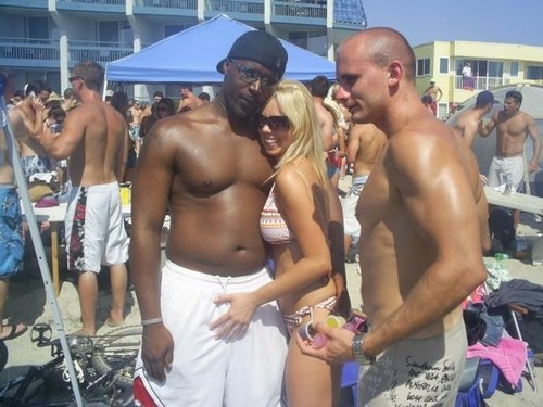 ragingblackbull: When your girl gabs a black man’s dick right in front of you during Spring Br