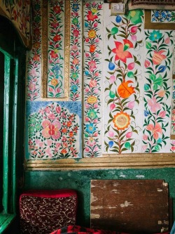 bohemianhomes:  Bohemian Homes: Hand Painted Indian Botanical Wall paper