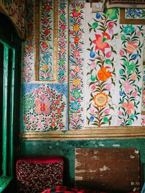 bohemianhomes: Bohemian Homes: Hand Painted Indian Botanical Wall paper