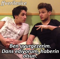 siyahandblue:  uykusuzolanerkek:  ffverilesice:  :d  asdfdsf  uyurken böyle dans