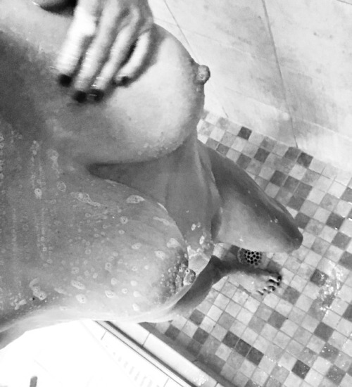 reneespussy:  Shower Time 💋