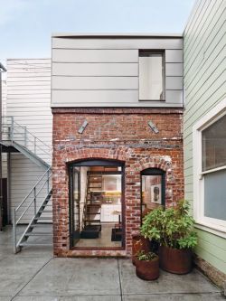 designed-for-life:  Compact three-story brick loft in San Francisco / Christi Azevedo