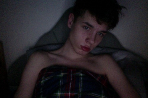 kurt-lana-and-pizza: bodyelectricm: Pale Bitch ♡ † She prays the rosary for my broken mind &d