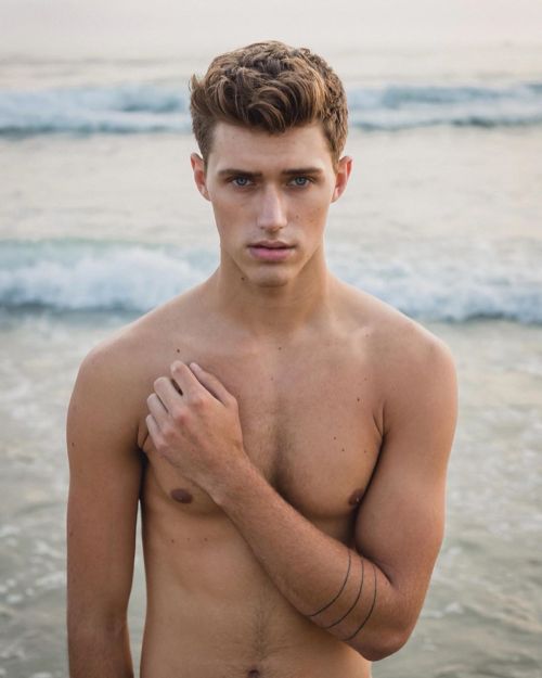 skinny-bi-twink:  thehottestmenaround: Jacob Dooley https://www.instagram.com/jacobdooley/    Oh fuck me….