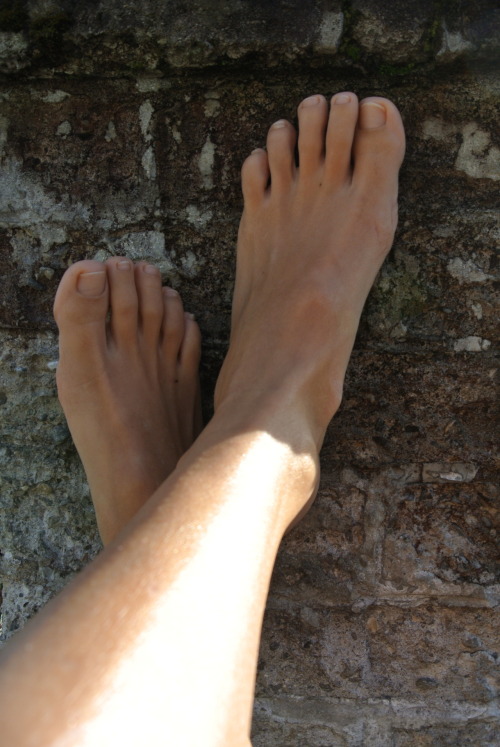 feetadventure:  tied feet slave