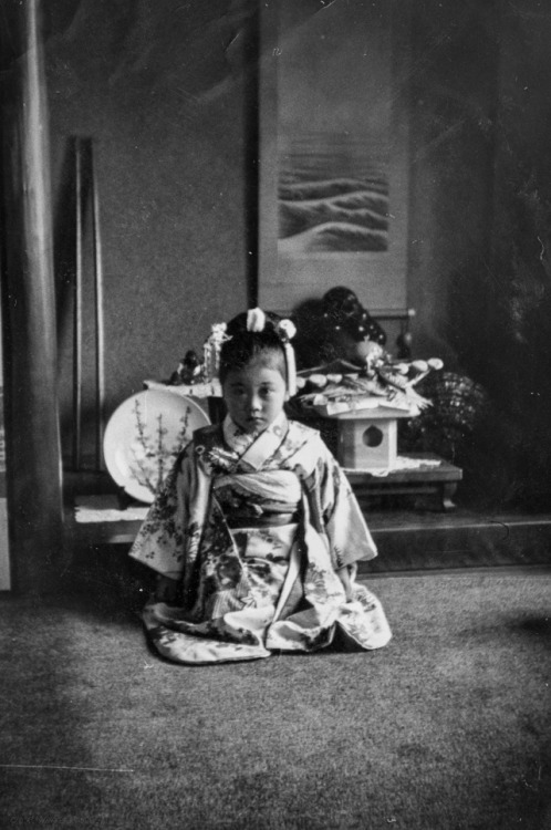 dochuff:dochuff: New Years at Grandma’s Place, mid-late 60s Photo of little Miss Sasamoto by Mama Sa