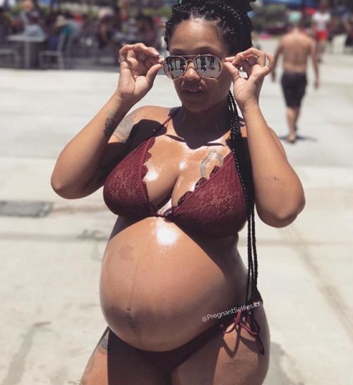 boobzbabezpregz:Dam! Sexy pregnant ebony swollen with big tits and belly