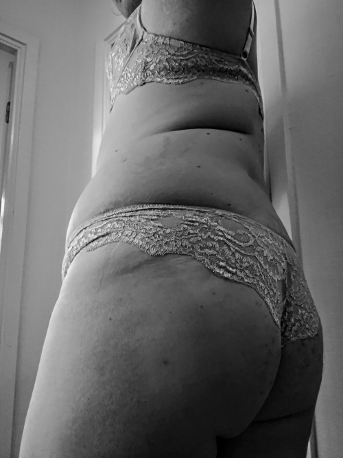 Porn Pics amaranthdesires:Imperfections and lace