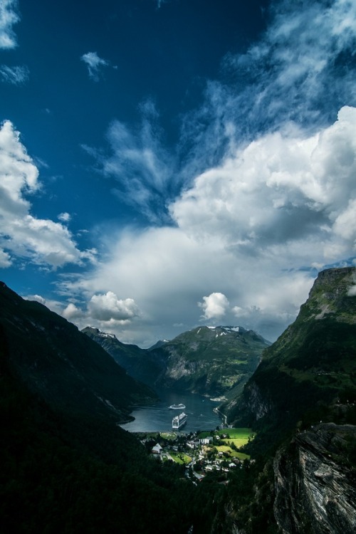 wolverxne:  Geiranger - by: [xiaoran.bzh] 
