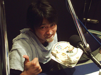 Kaji Yuki (Eren), Ishikawa Yui (Mikasa), and Shimono Hiro (Connie) celebrated Hiro’s