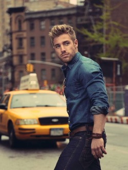 roy-ality:  bigkimsprettyboyblog:  Handsome country singer Nate Green nategreenmusic  dayum