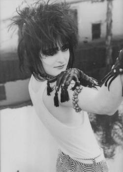 susan-is-a-lesbian:Siouxsie (1982) 🖤