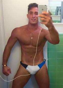 Guyswithiphones-Nude:  Guys With Iphones Http://Ift.tt/1Bhkupb
