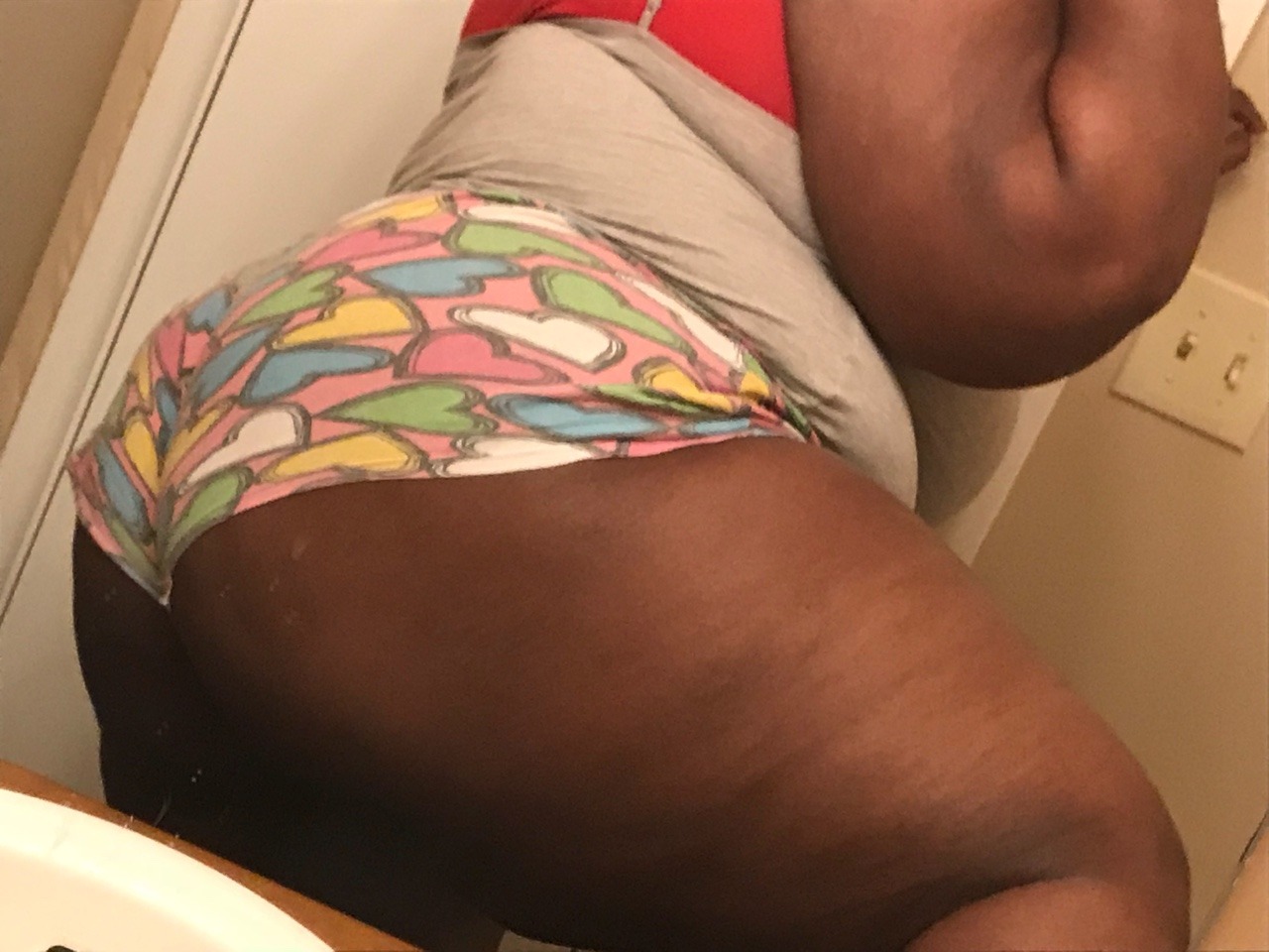 nigreciandoll:  Make sure u follow my caramel hunni buns ppl. Sexysweet33