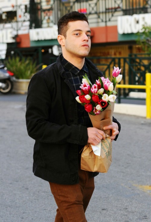 newyorkexposure:Rami Malek buying flowers in LA (2016)