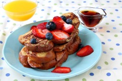 sensualinlaceandpearls:  French toast for