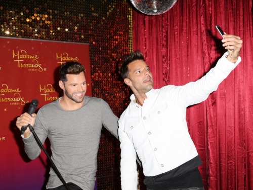 dailydoseofrickymartin: Ricky Martin looks very happy to meet his brand new wax figure at Madame Tussauds on April 30, 2015 in Sydney, Australia.