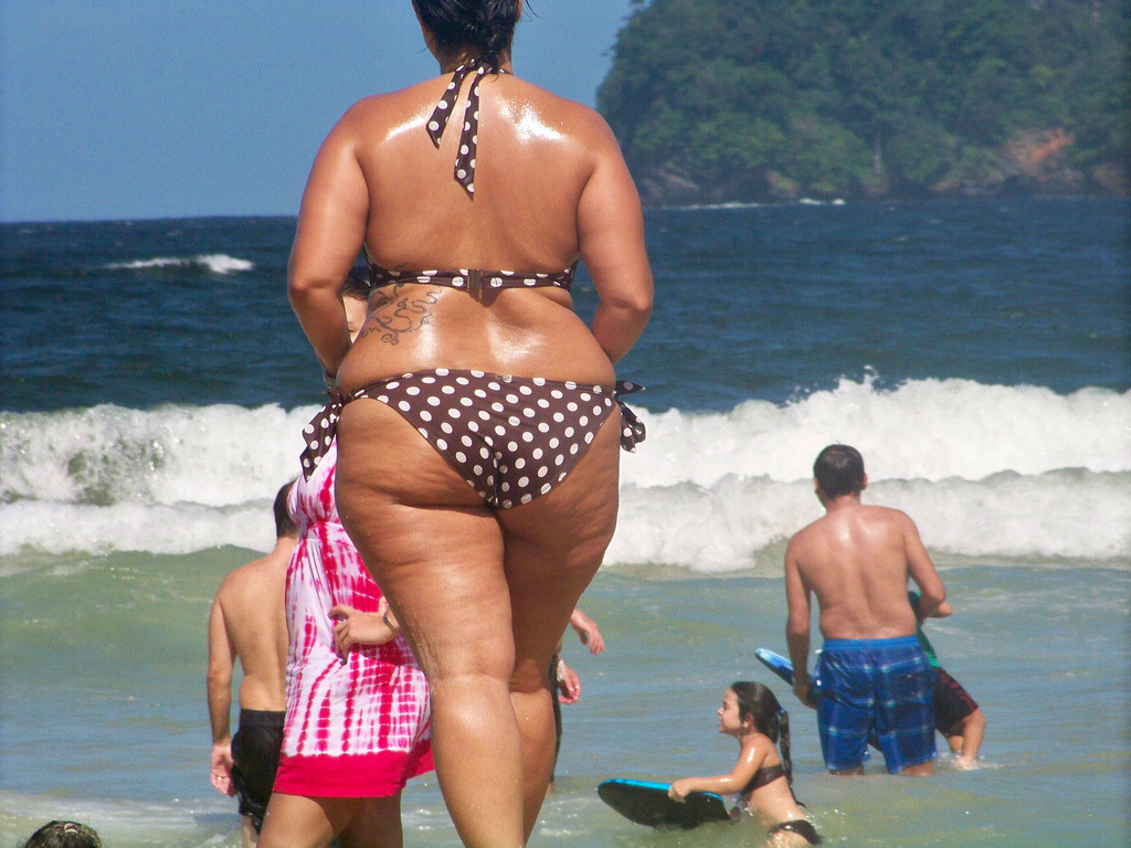 planetofthickbeautifulwomen:               Curves @ The Beach 