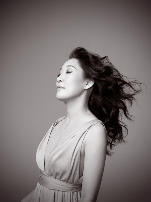 saphiiiic:Happy Birthday to our queen Sandra Oh! 