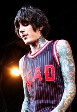 huseok:  37/50 pictures of Oliver Sykes x