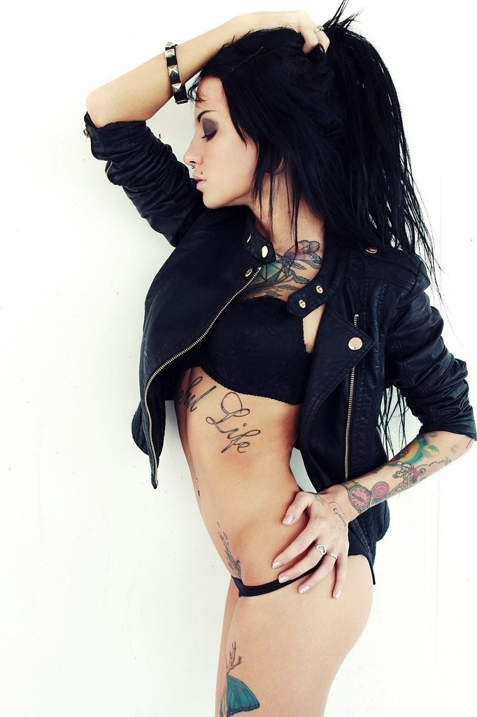 ilovegothgirls:  Gorgeous profile  great !!!