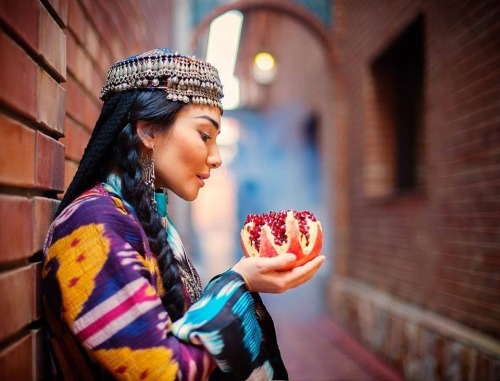 everythingcentralasia:Uzbekistan’s folk costume.