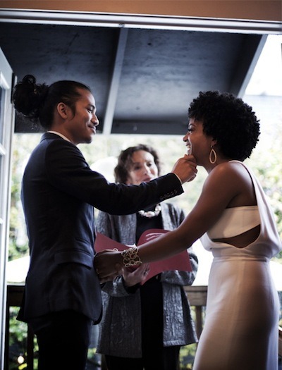 looneytoonz242:  4chairchicks:  Wedding moments from The Tiny Closet  gorgeous couple!!!
