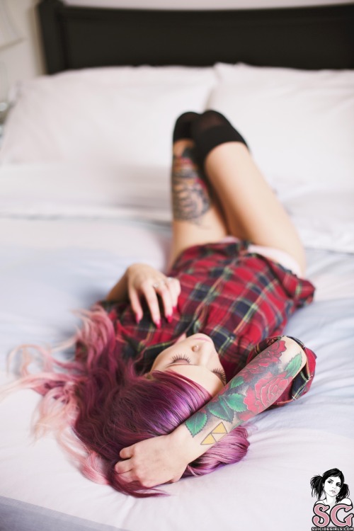 beautifulgirlsmakemesuicidal:  Delacour Suicide  