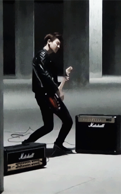 sadksoo:  Guitarist Chanyeol (x) 