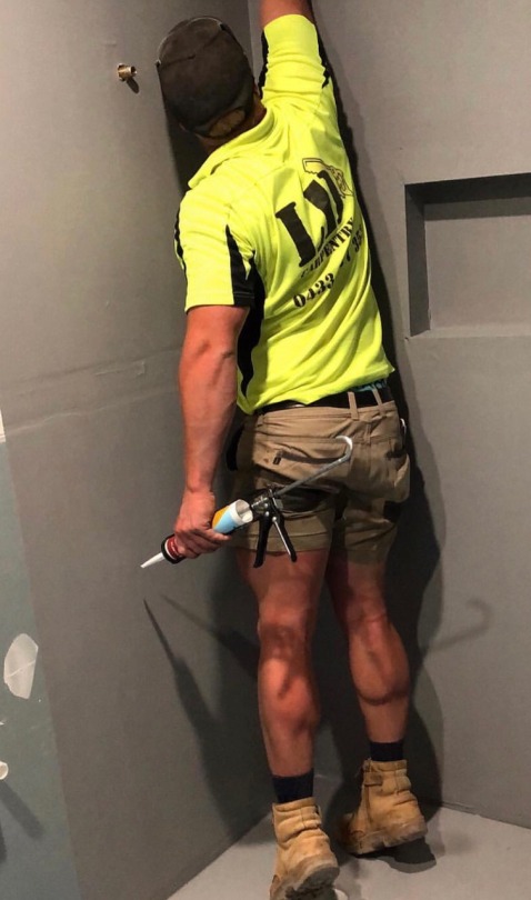 tradiespotter: tradies2000:   Tradie legs   Nice ass as well 