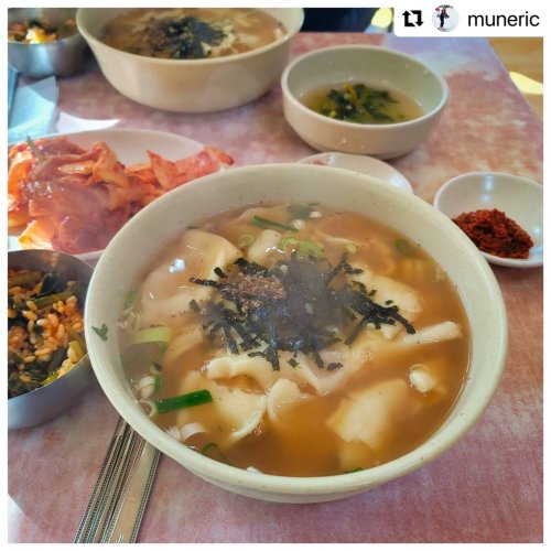 211226 Shinhwa’s Eric Instagram Update:Post 1:I had a lot of kalguksu (knife-cut noodle soup) at Jon