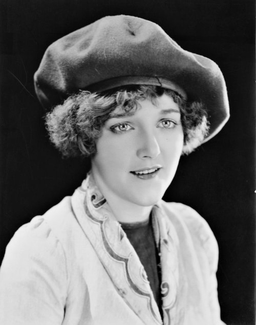mildreddavis:Mildred Davis, photographed in 1923 by Gene Kornman