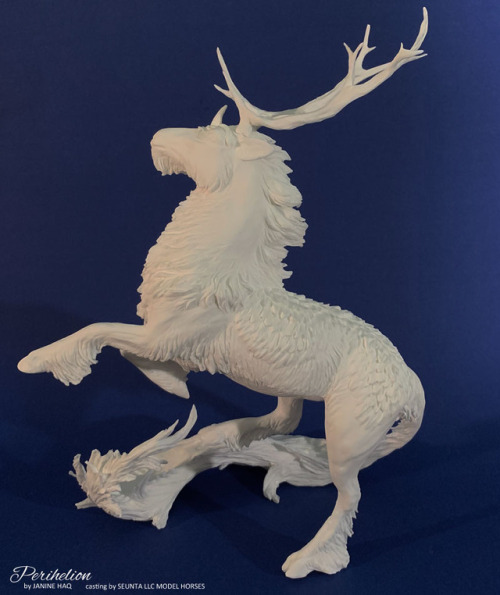 Perihelion is a traditional size kirin resin. He is the first ever casted sculpture created by Quequ
