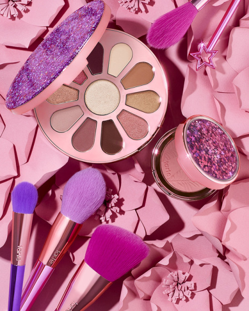 You don’t need to pluck daisy petals to know you’re going love @tarteCosmetics’ #FlowerPoweredColle